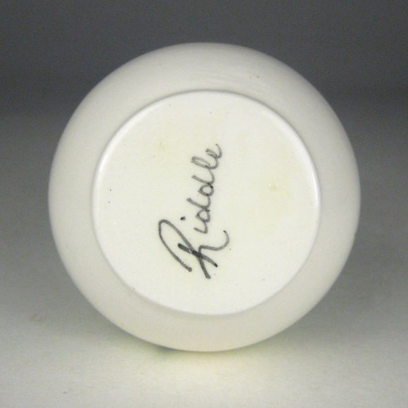 Riddle Signed Vase 4.25 In Christmas Poinsettia Green Ceramic Glazed - Picture 3 of 4